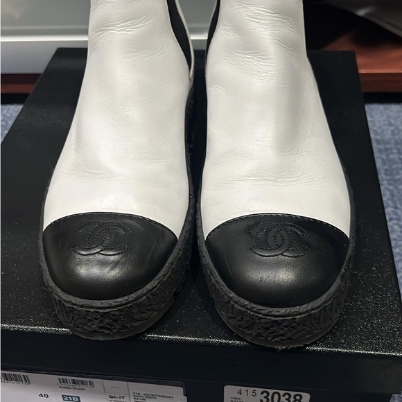 Authentic Chanel booties, worn once , logos on it perfect condition ! - Picture 3 of 11